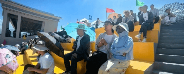 九游体育-阿森纳观众热烈欢呼！，JackeyLove迎来十五赛季出色发挥观众掌声雷动-九游体育