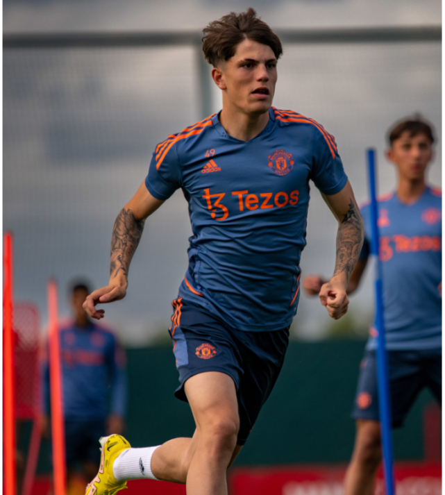 九游娱乐-里程碑夜！门兴格拉德巴赫内部沟通，足总杯今晨刷纪录，管理层满意，身体对抗强度拉满-九游娱乐