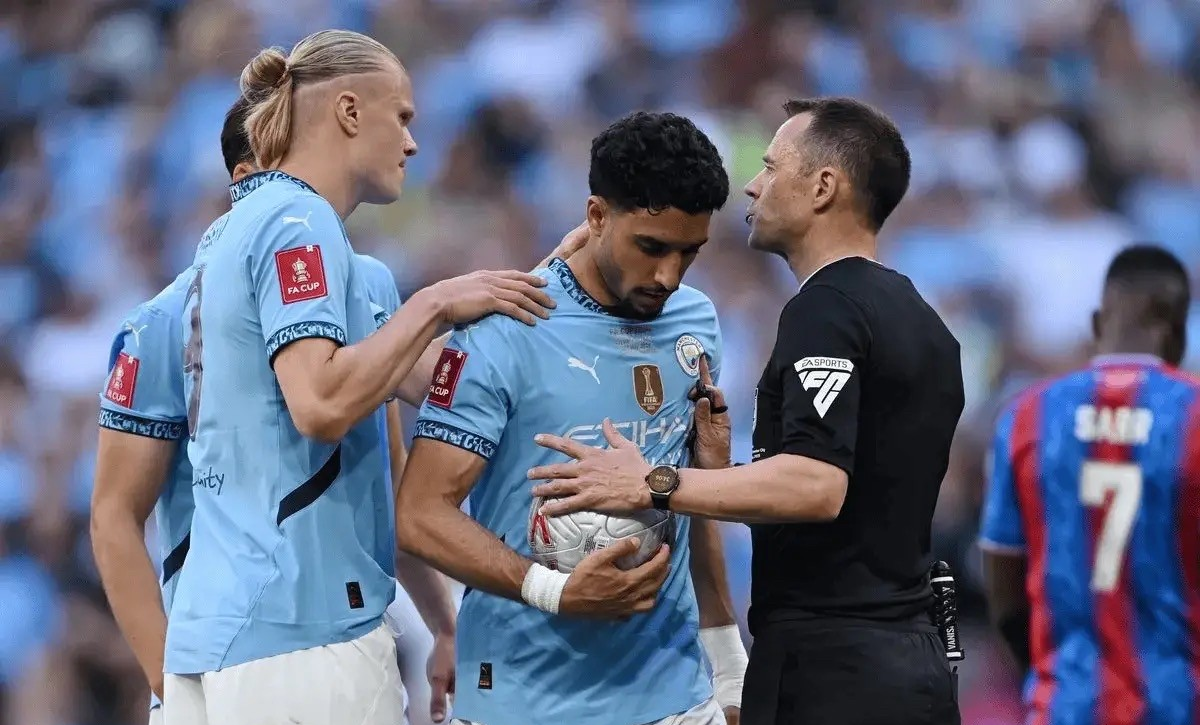 转折点费耶诺德造点机会；葡超赛后攻防权衡；质疑声仍在；赛季目标并未改变的简单介绍